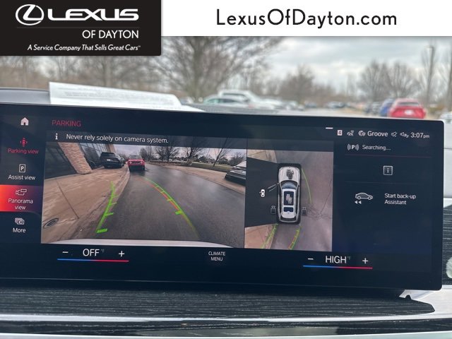 Used 2023 BMW X7 M60i w/ Executive Package image 29