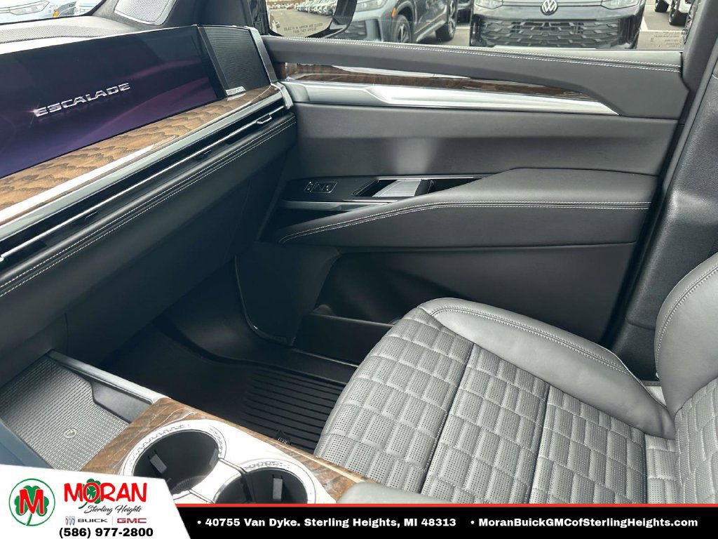 Used 2025 Cadillac Escalade Sport Platinum AWD/4WD image 33