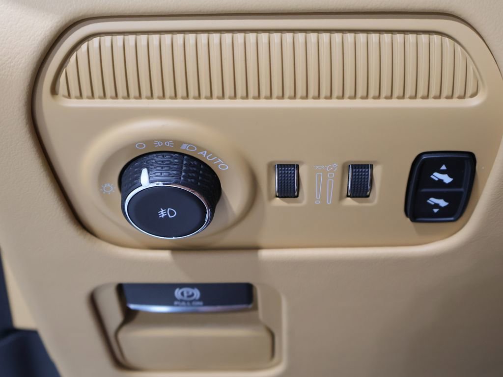 Used 2024 Jeep Grand Wagoneer Series III w/ Rear Seat Video Group 1 AWD/4WD image 37