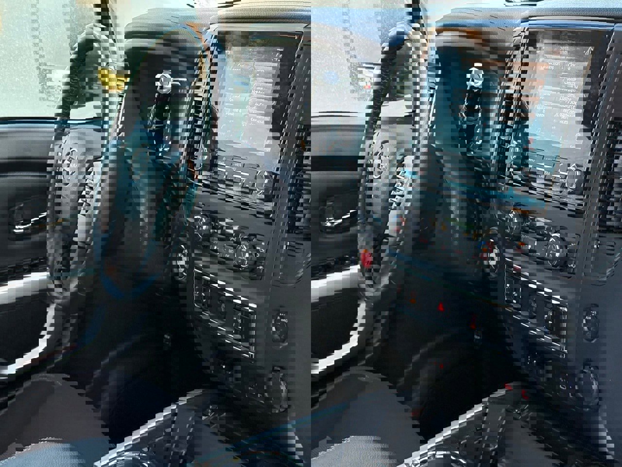 Certified 2024 Nissan Titan SV w/ SV Convenience Package image 42