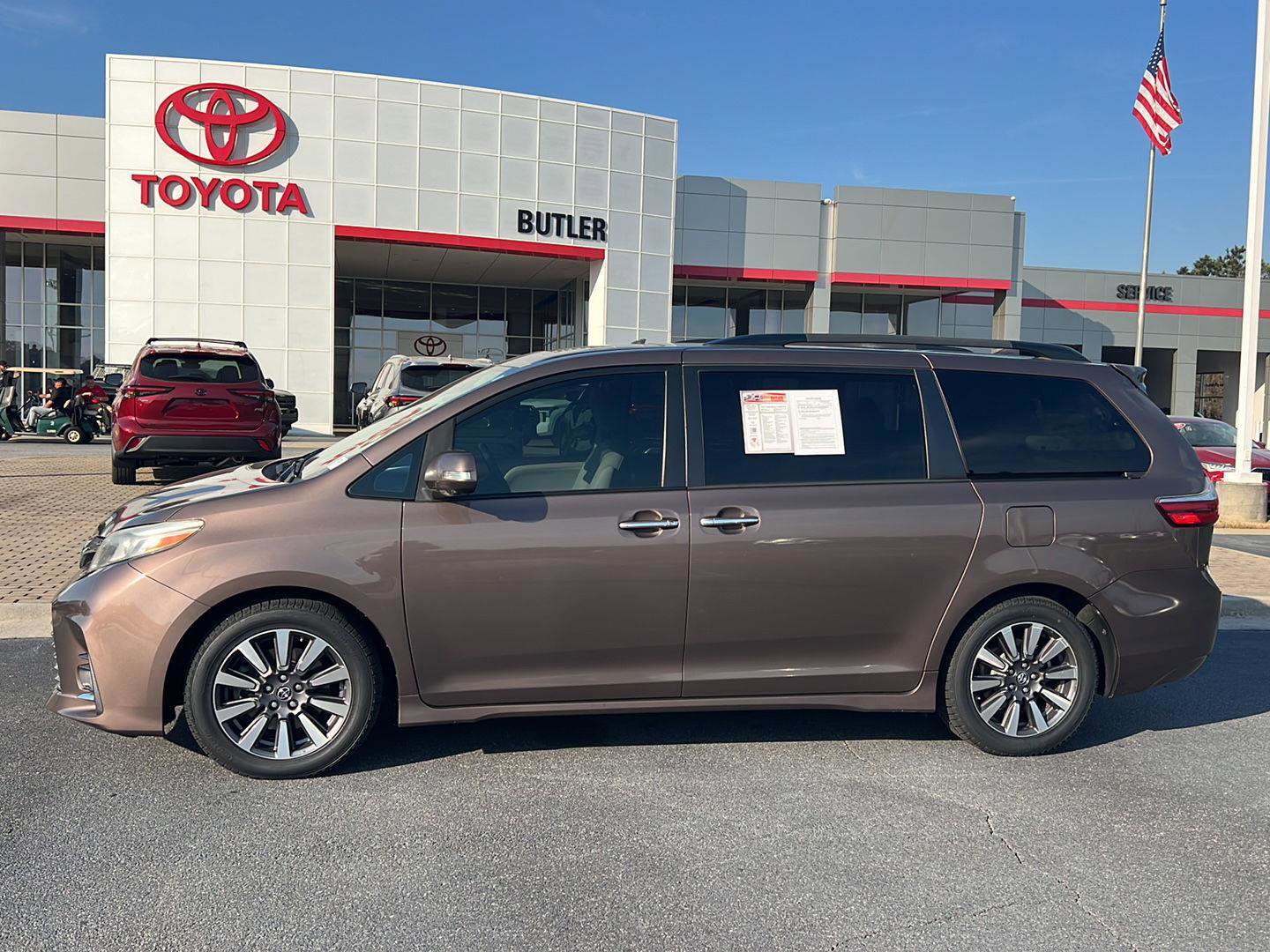 Used 2018 Toyota Sienna Limited Premium image 3