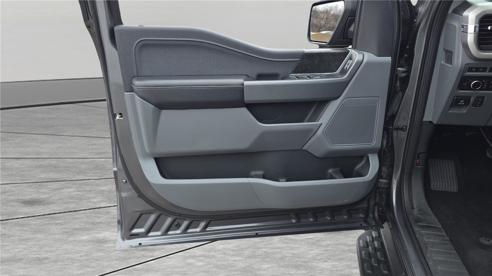 Used 2023 Ford F150 Lightning XLT image 28