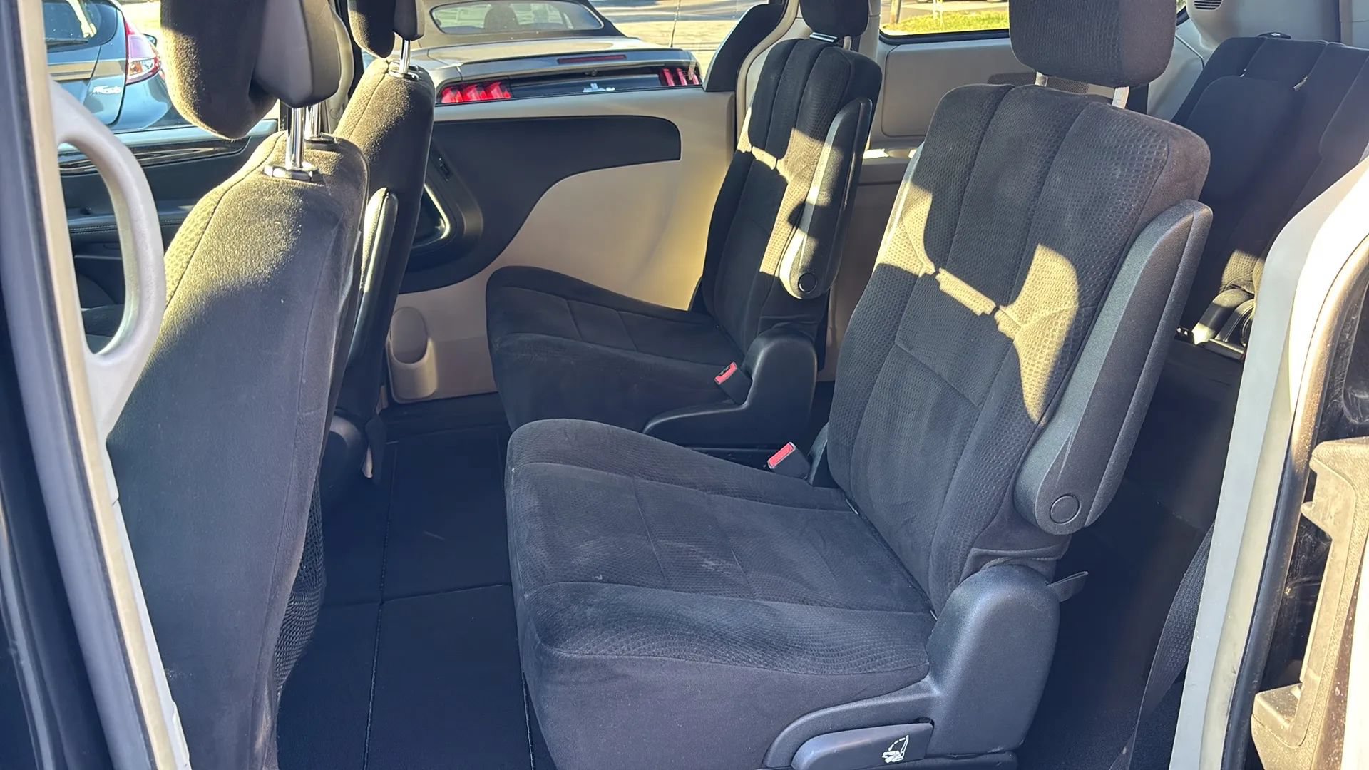 Used 2012 Dodge Grand Caravan Crew FWD image 28