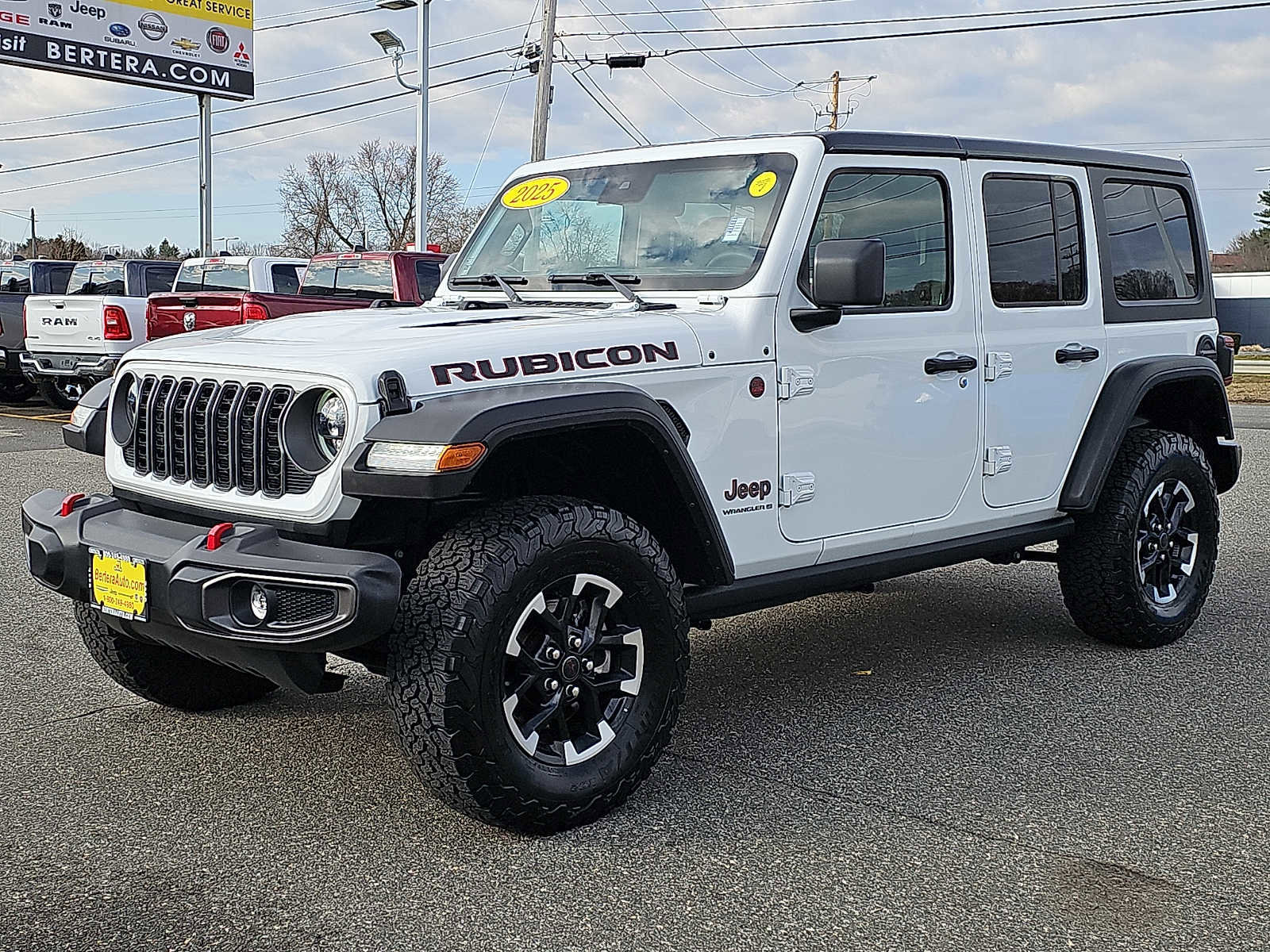 Used 2025 Jeep Wrangler Unlimited Rubicon image 3