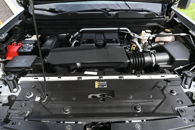 Used 2025 Chevrolet Colorado ZR2 w/ Technology Package AWD/4WD image 15