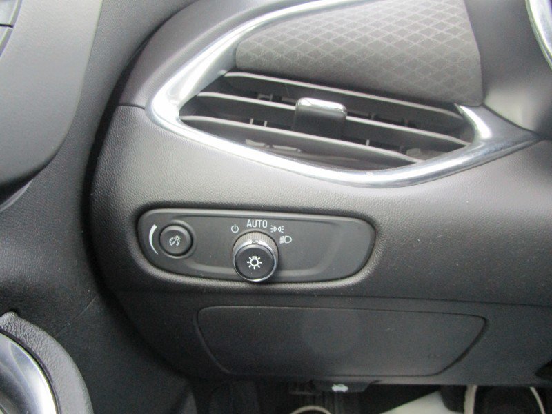 Used 2020 Chevrolet Malibu LT FWD image 16