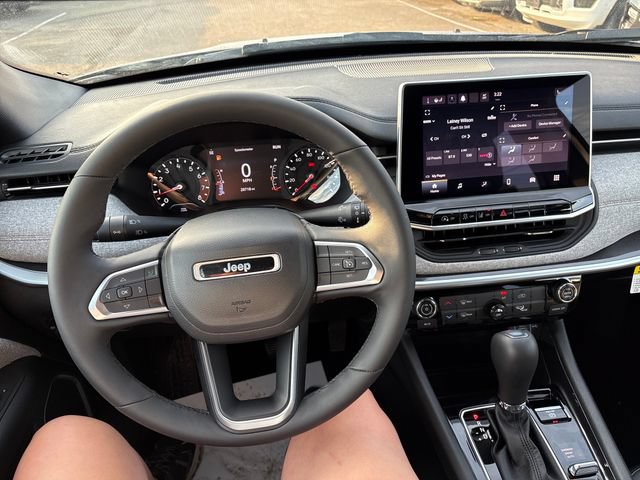 Used 2023 Jeep Compass Latitude AWD/4WD image 10