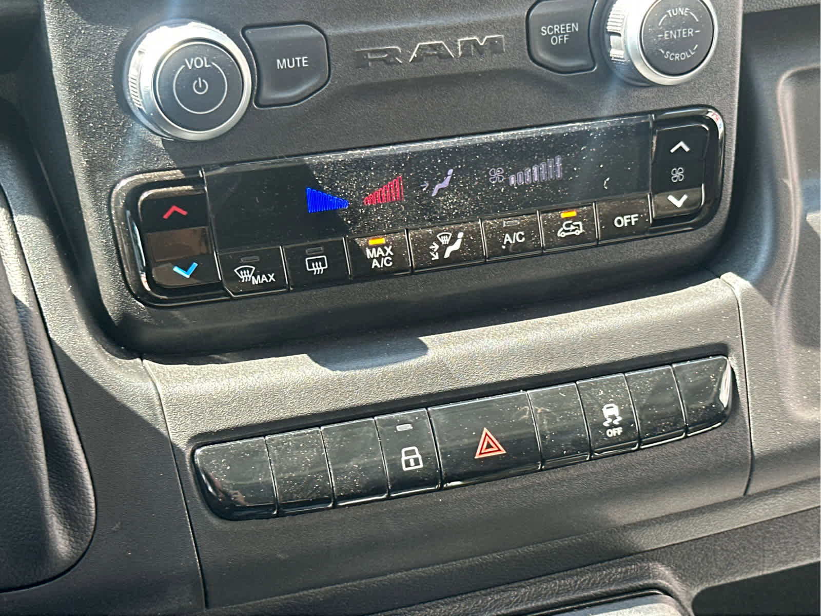 New 2025 RAM ProMaster 2500 w/ Convenience Group image 30