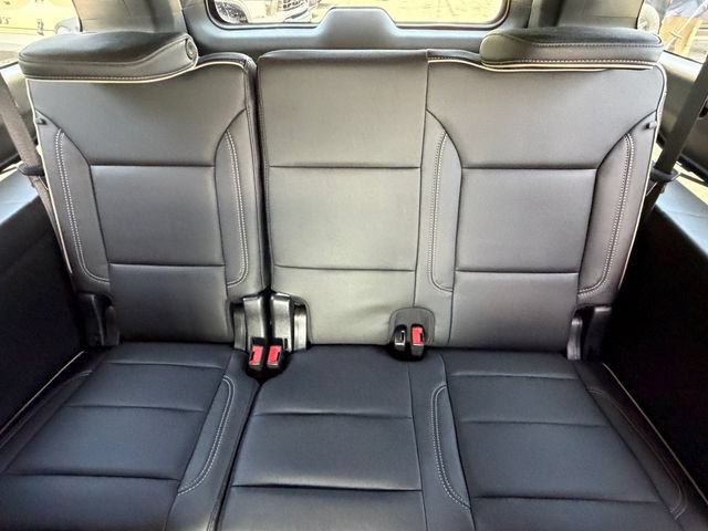Used 2023 GMC Yukon XL SLT AWD/4WD image 15
