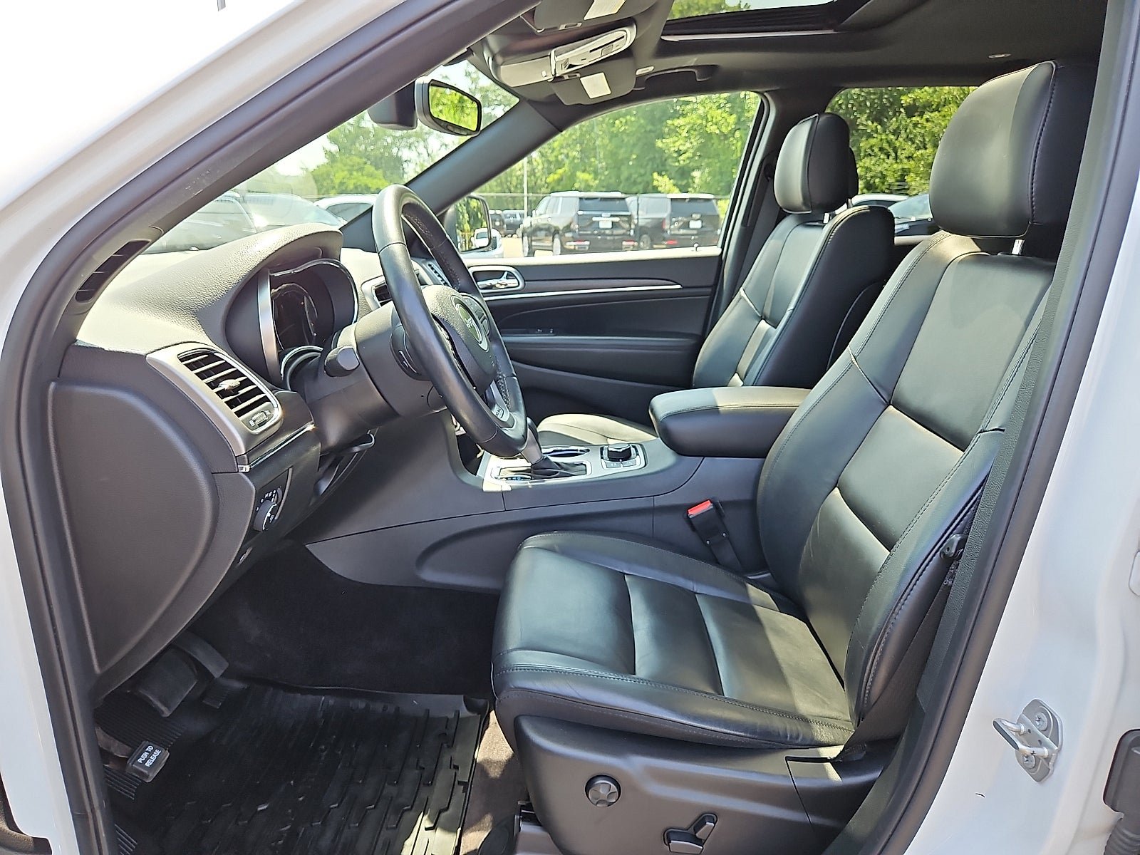 Used 2018 Jeep Grand Cherokee Limited AWD/4WD image 14