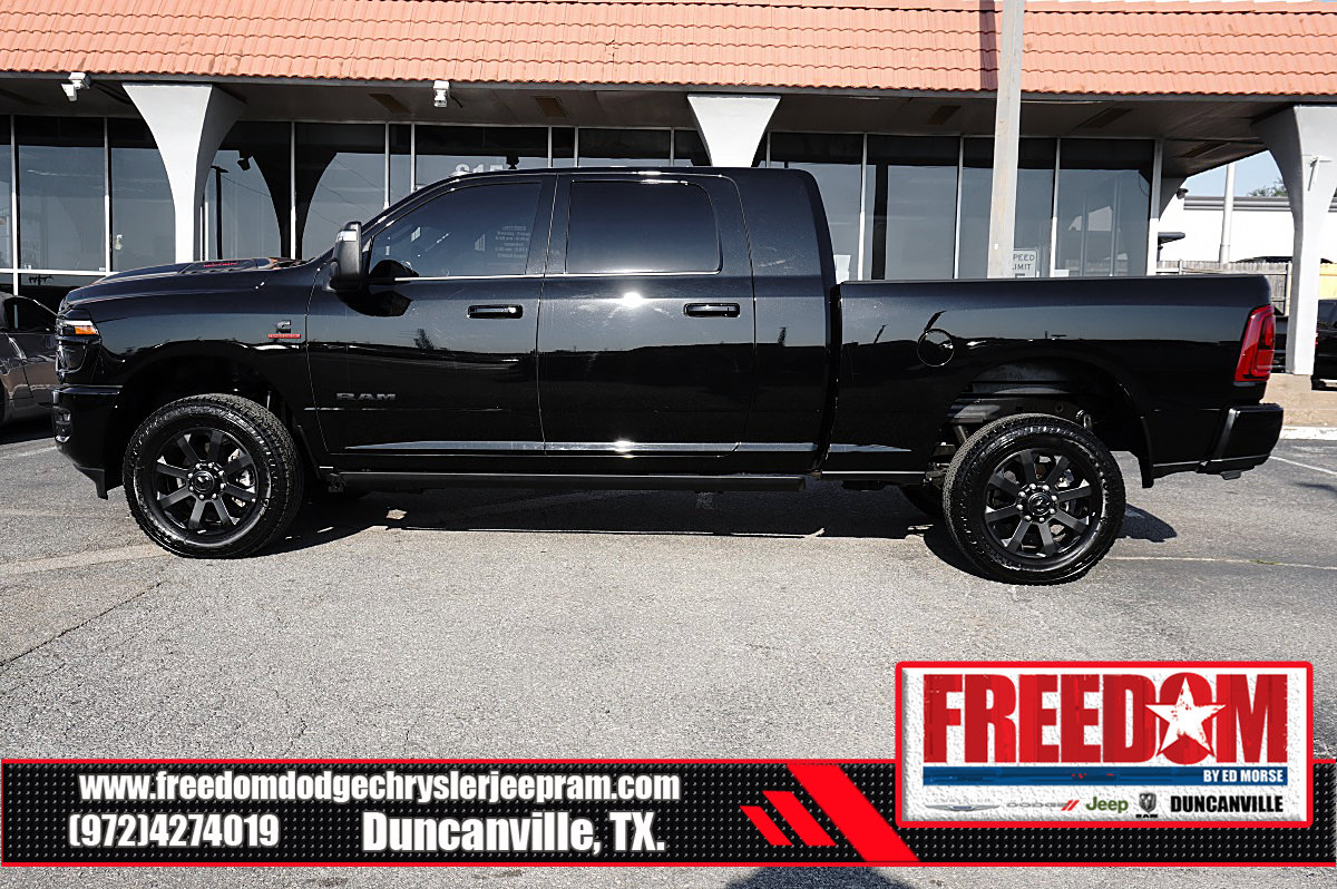 Used 2025 RAM 2500 Laramie AWD/4WD image 2