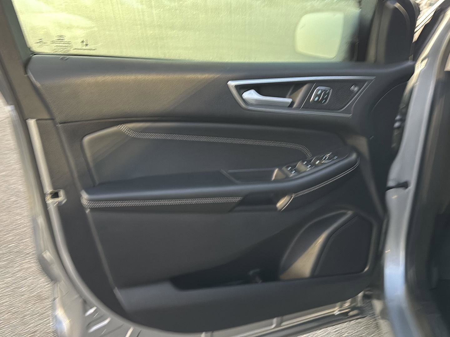 Used 2022 Ford Edge Titanium image 14