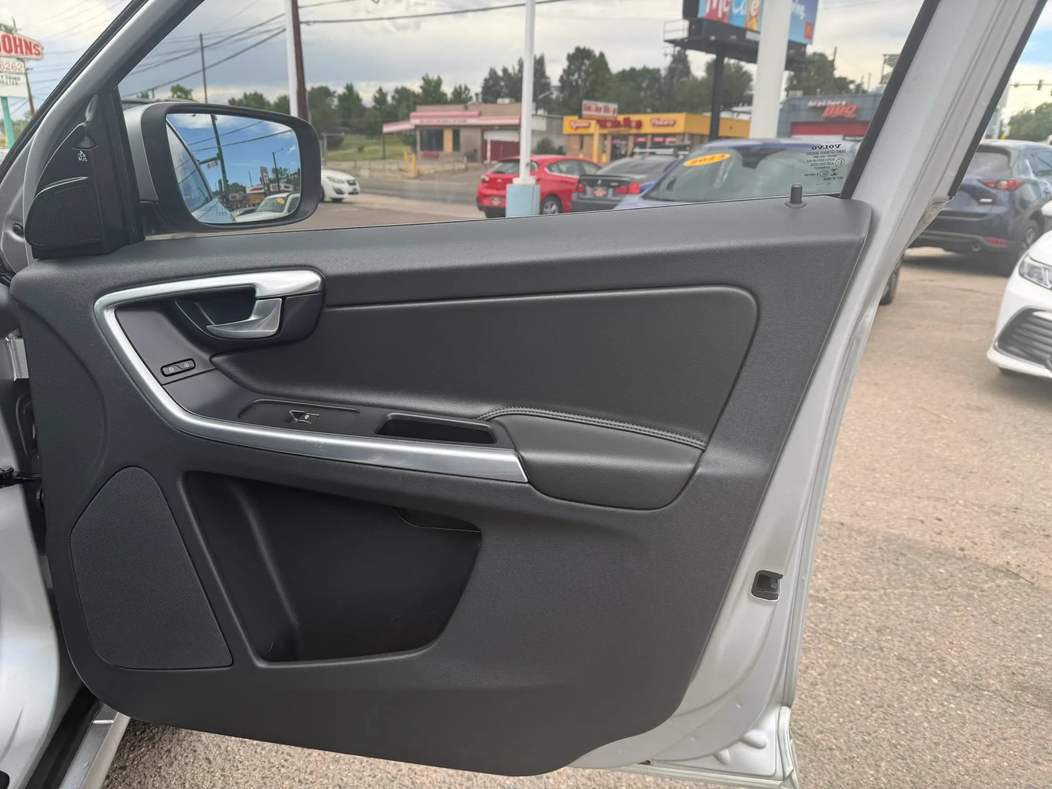 Used 2016 Volvo XC60 T5 Premier w/ Protection Package AWD/4WD image 17