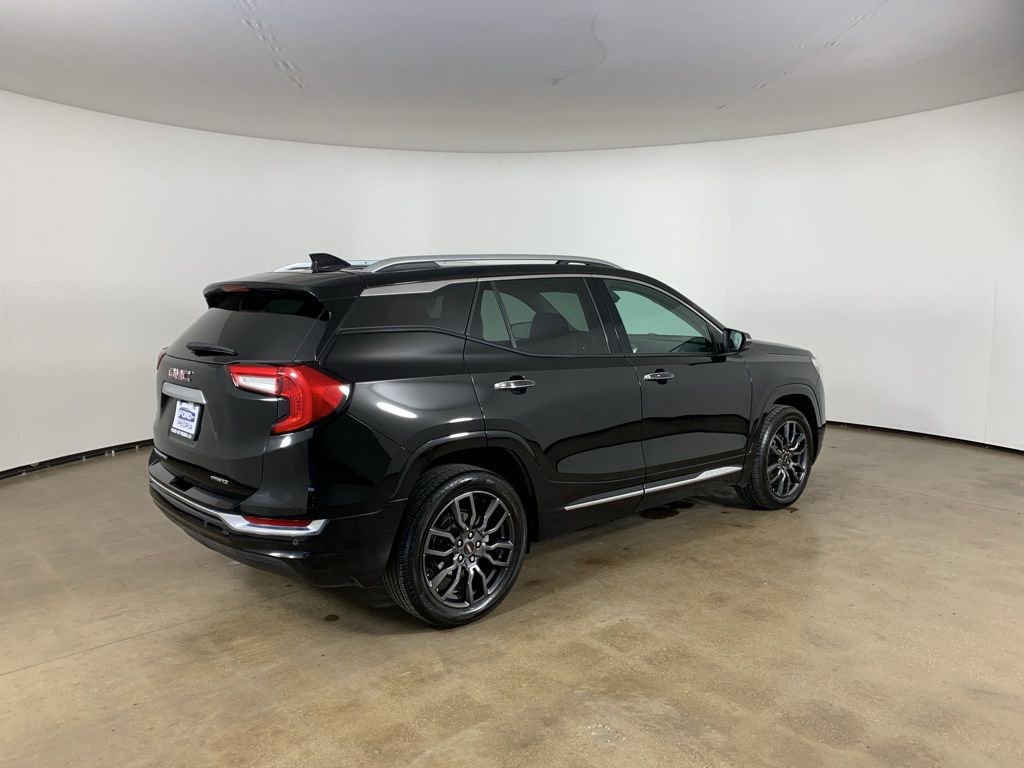 Used 2022 GMC Terrain Denali w/ Black Diamond Edition image 8