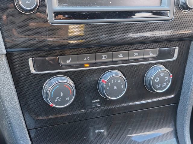 Used 2016 Volkswagen Golf S image 23