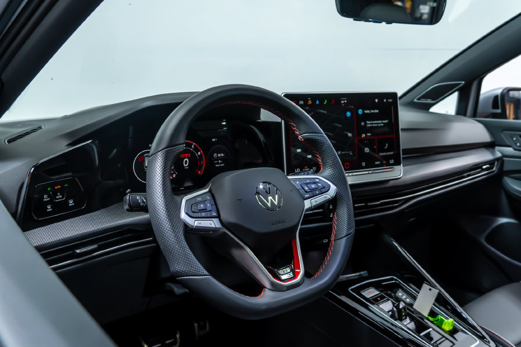 Used 2025 Volkswagen GTI Autobahn FWD image 4