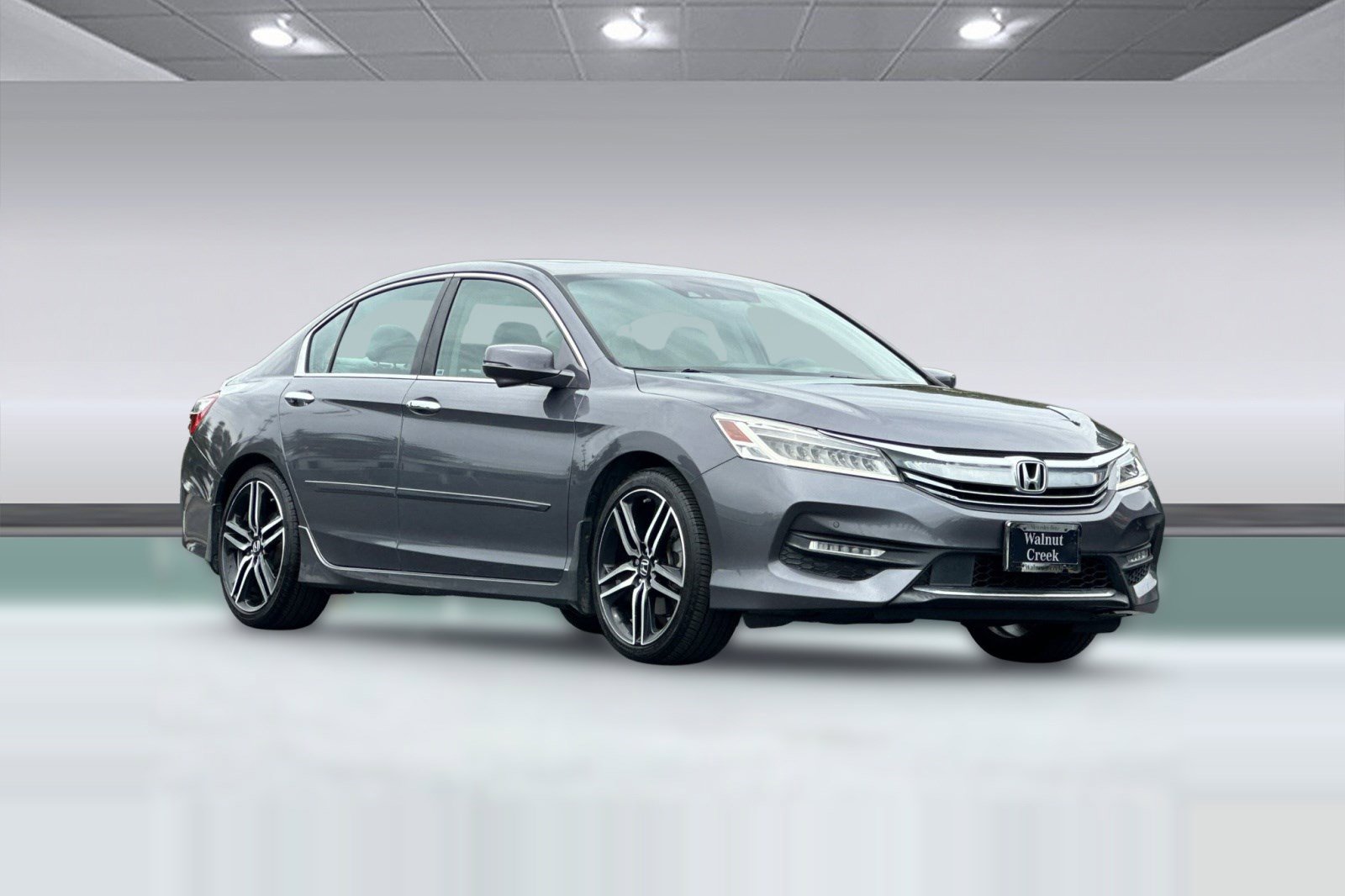 Used 2017 Honda Accord Touring image 7
