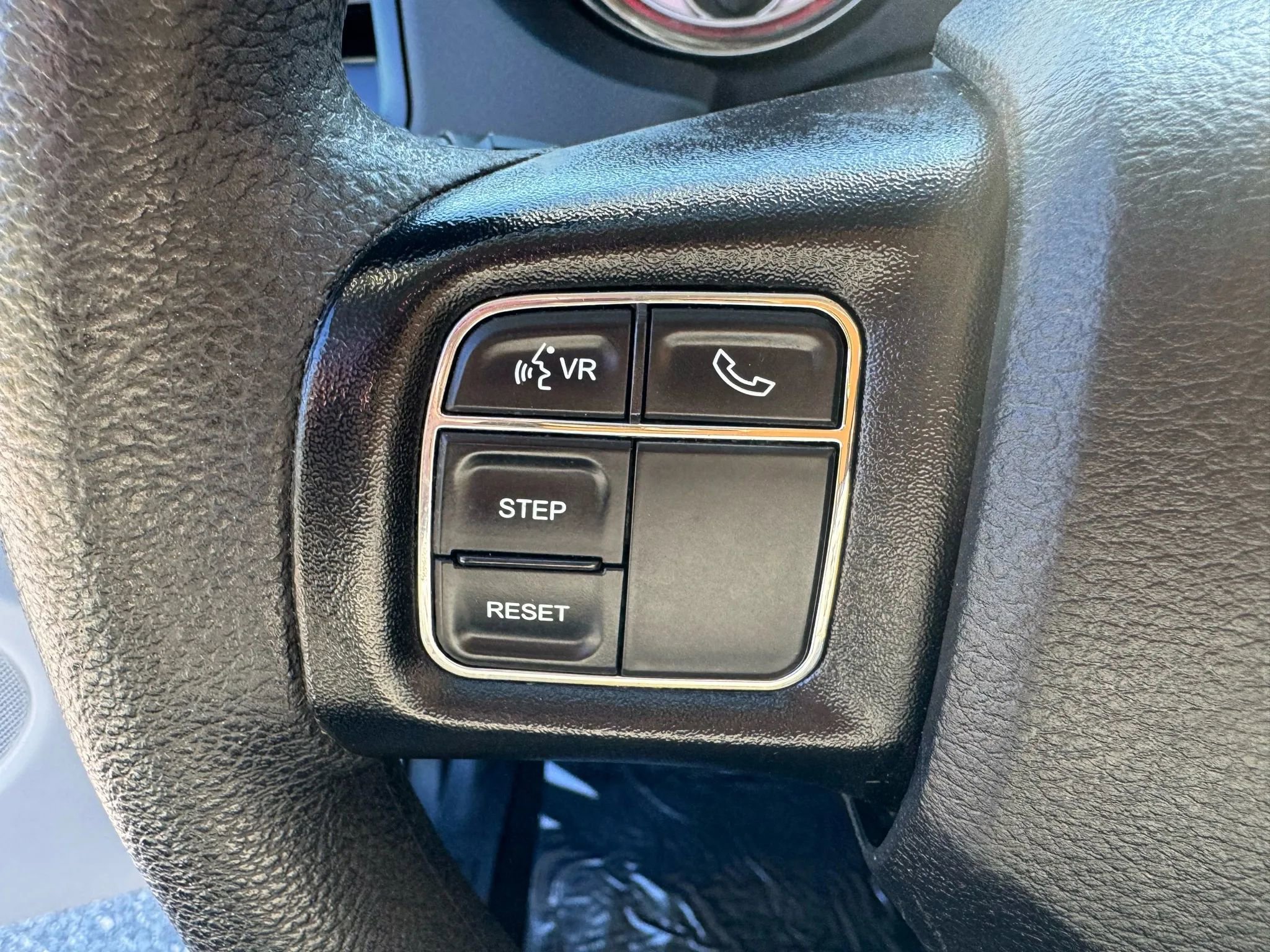 Used 2018 Dodge Grand Caravan SE w/ UConnect Hands-Free Group image 17