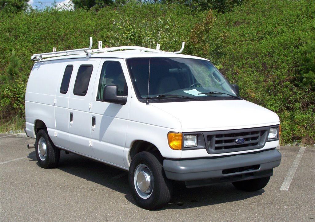 Used 2005 Ford E-350 and Econoline 350 Super Duty RWD image 3