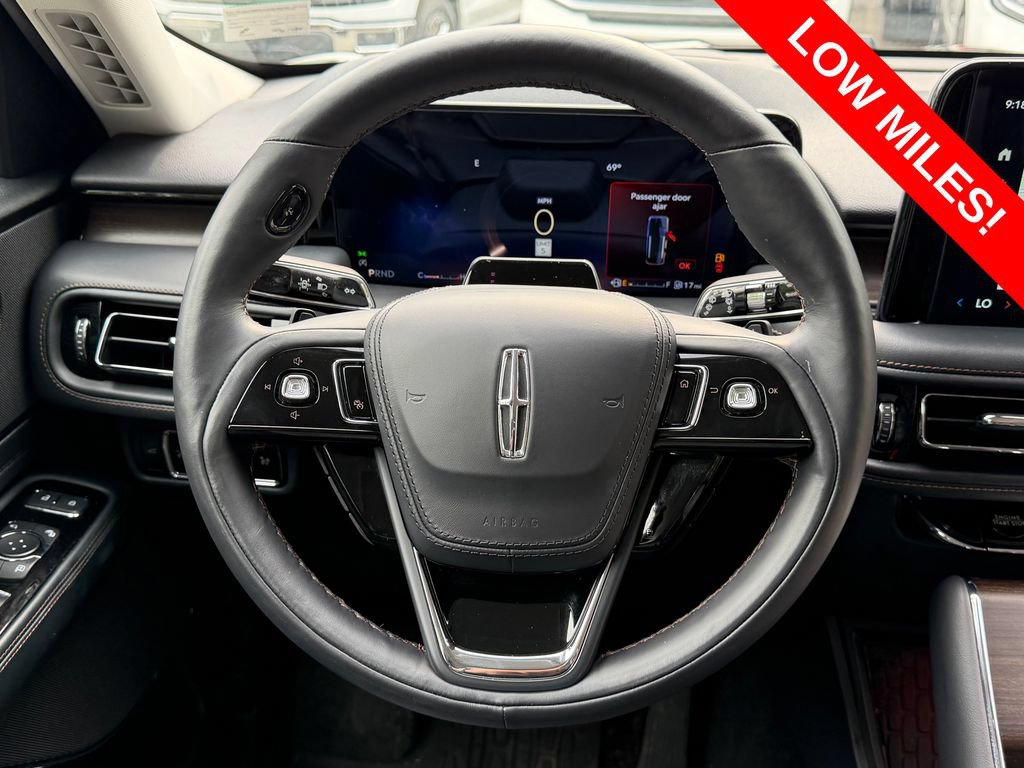 Used 2025 Lincoln Aviator Reserve AWD/4WD image 17