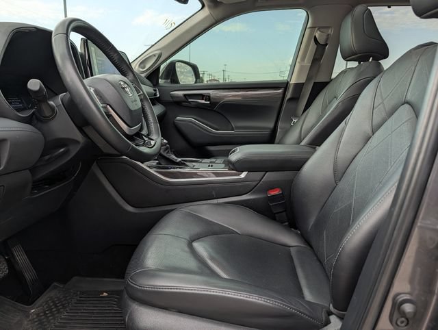 Used 2024 Toyota Highlander Platinum FWD image 27