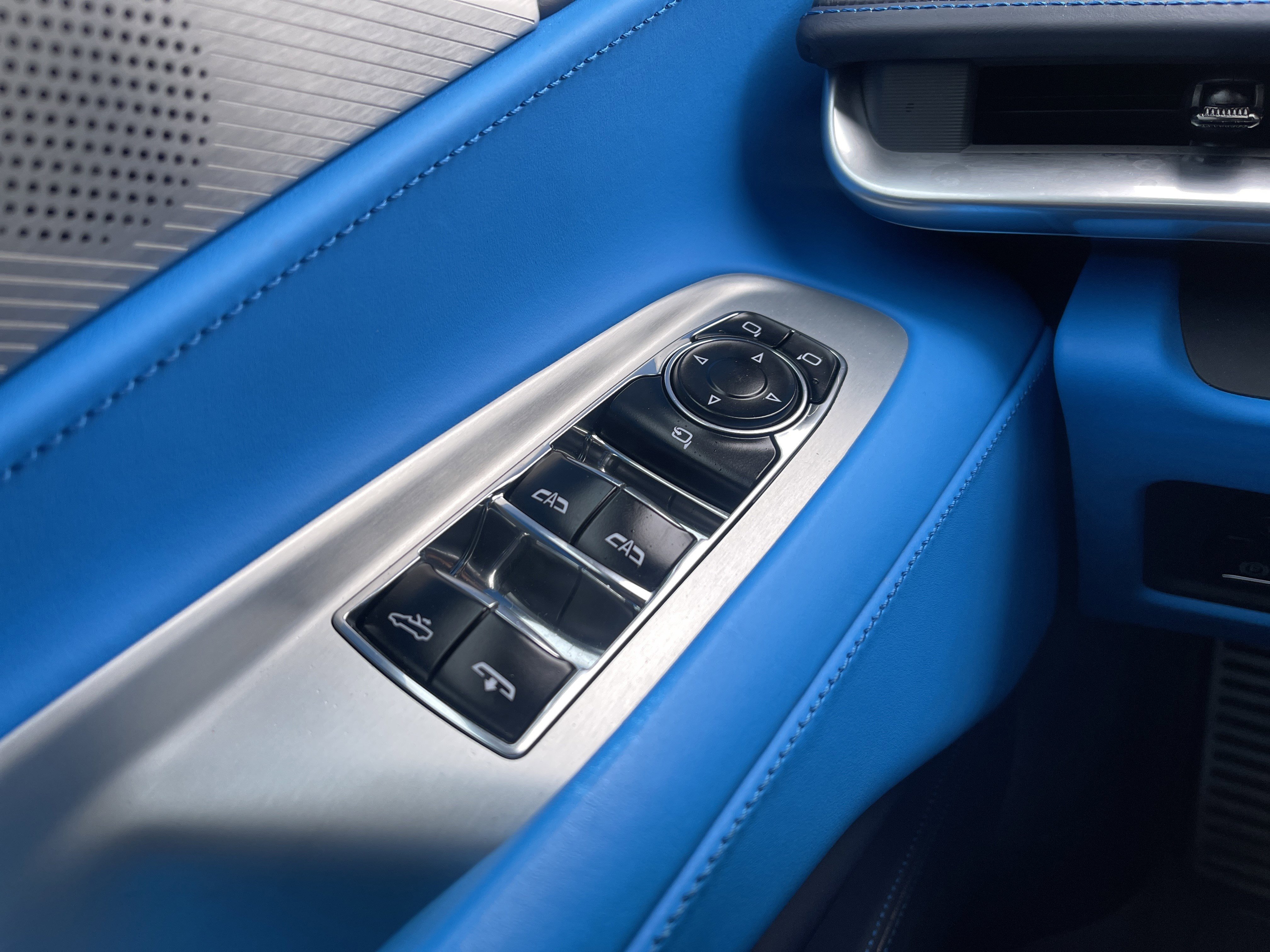 Used 2022 Chevrolet Corvette Stingray Premium Conv w/ Z51 Performance Package image 23