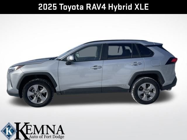 Used 2025 Toyota RAV4 XLE image 2