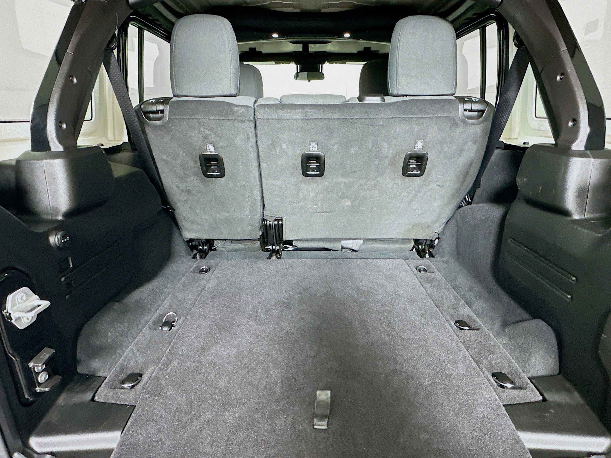 Used 2025 Jeep Wrangler Sport S image 27