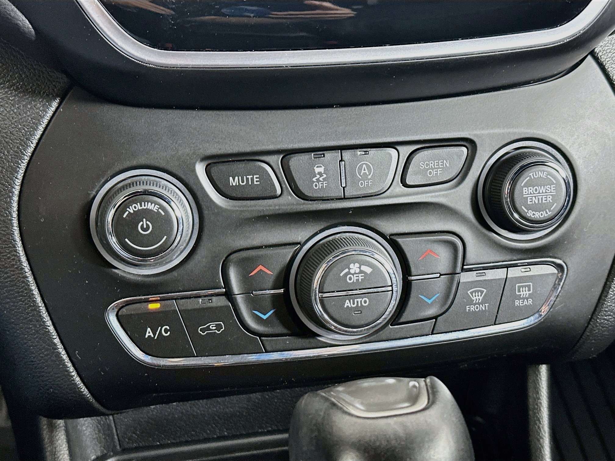Used 2020 Jeep Cherokee High Altitude AWD/4WD image 24