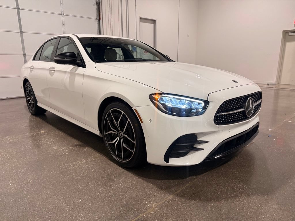 Used 2022 Mercedes-Benz E 350 Sedan w/ AMG Line Exterior image 3