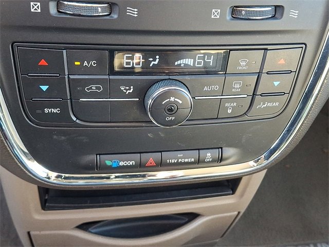 Used 2015 Chrysler Town & Country Touring image 12