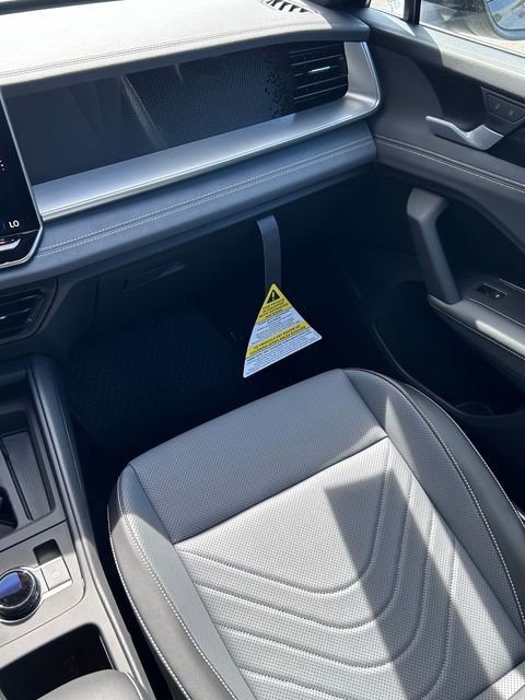 New 2026 Volkswagen Tiguan SE R-Line FWD image 12