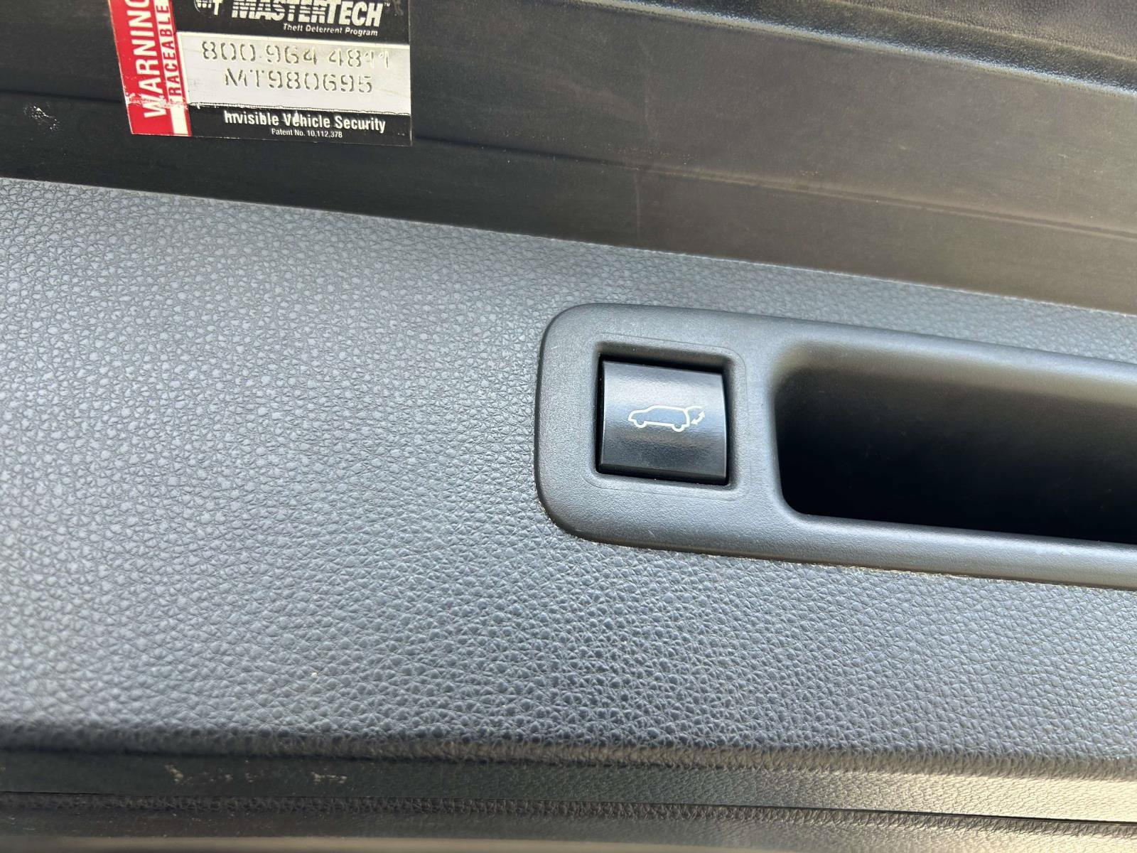 Used 2020 Toyota Highlander XLE FWD image 15