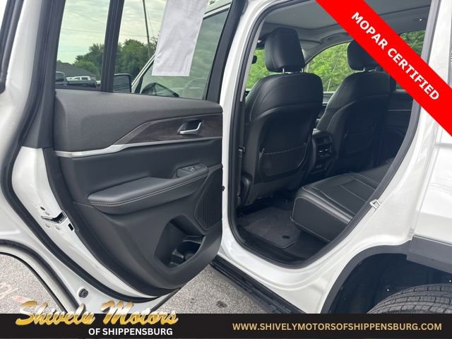 Used 2024 Jeep Grand Cherokee Limited w/ Trailer Tow Package AWD/4WD image 23
