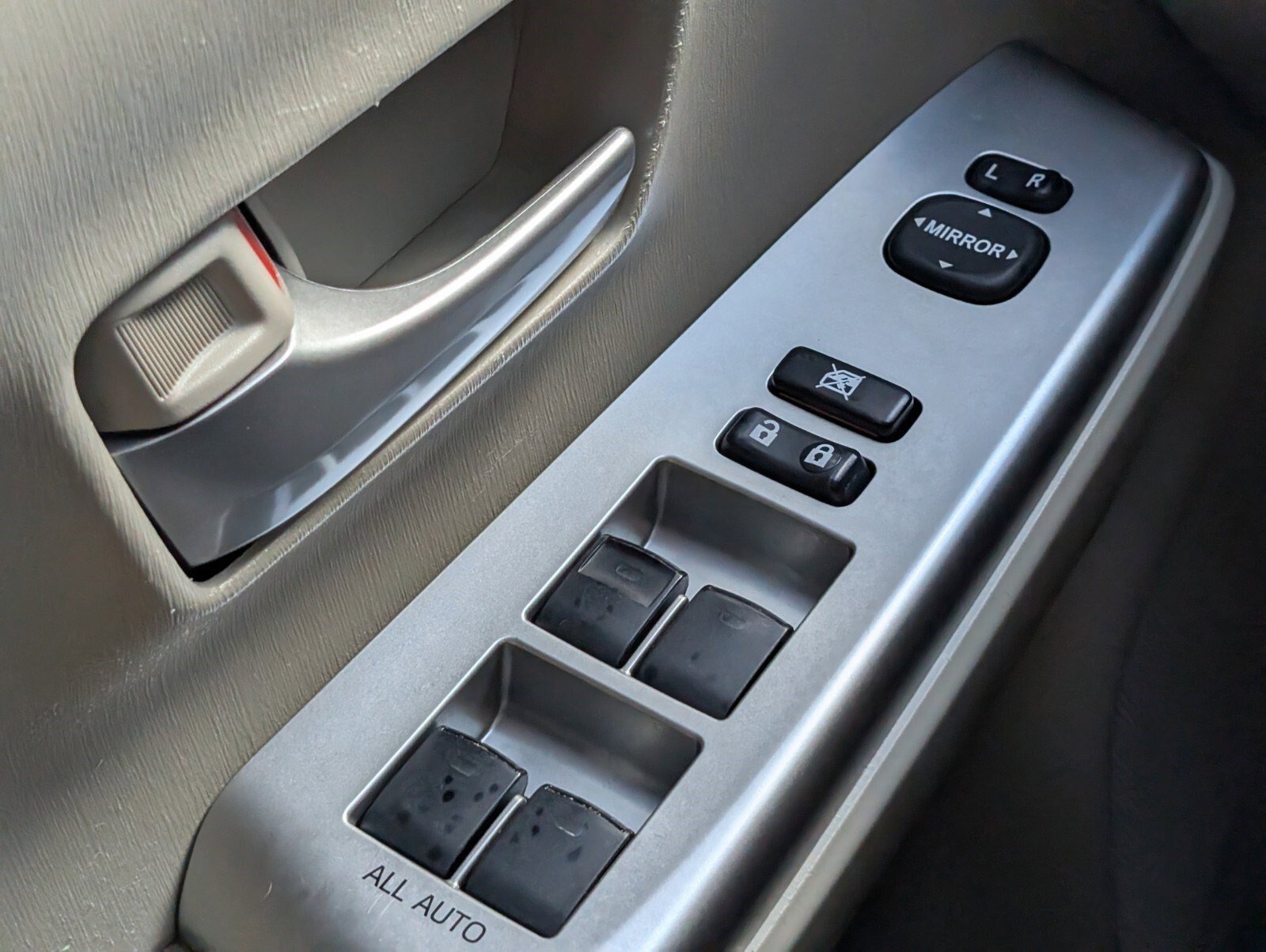 Used 2013 Toyota Prius V Five image 47