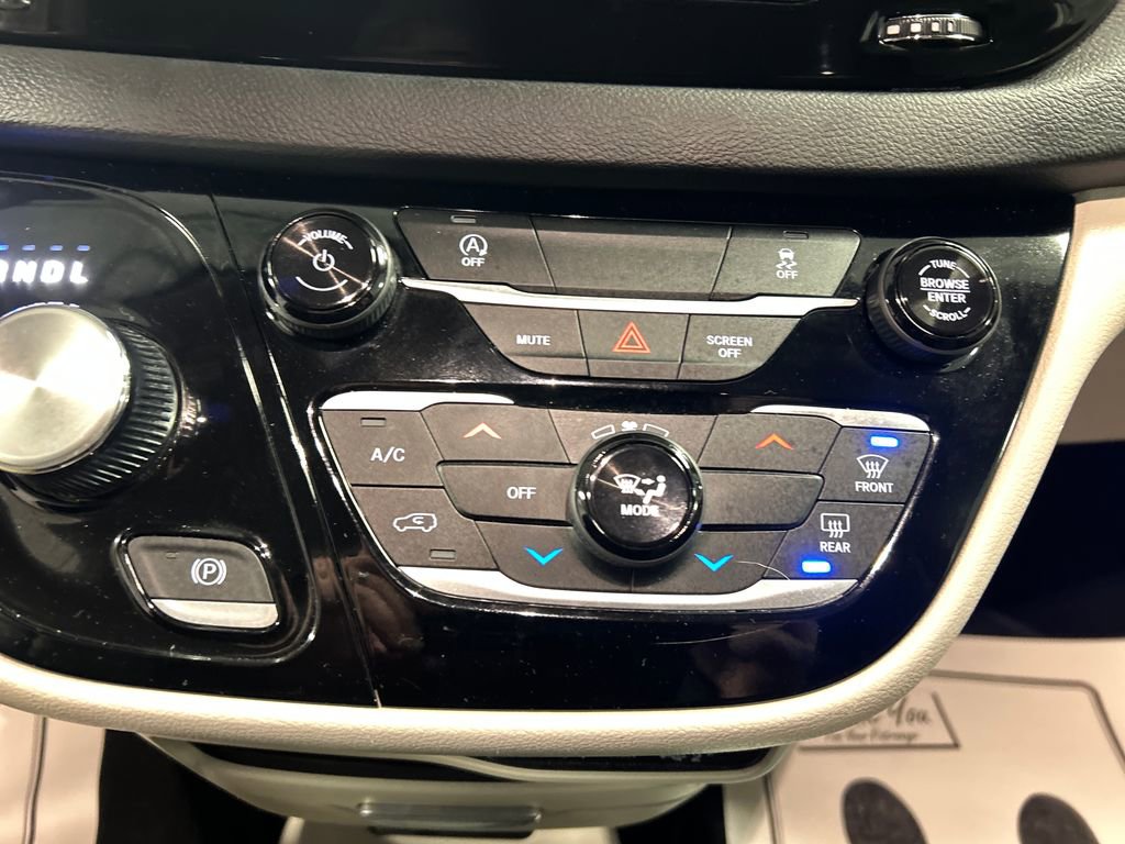 Used 2024 Chrysler Voyager LX FWD image 19