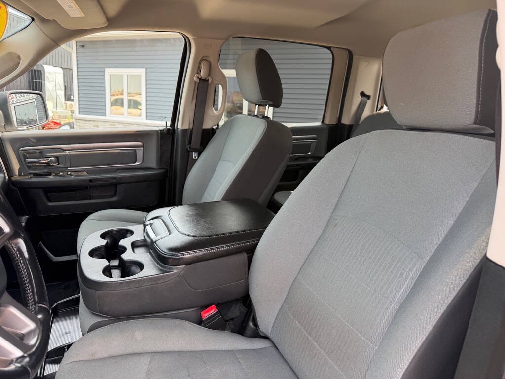 Used 2022 RAM 1500 Classic SLT w/ Electronics Convenience Group AWD/4WD image 15