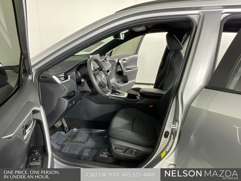 Used 2024 Toyota RAV4 SE image 11