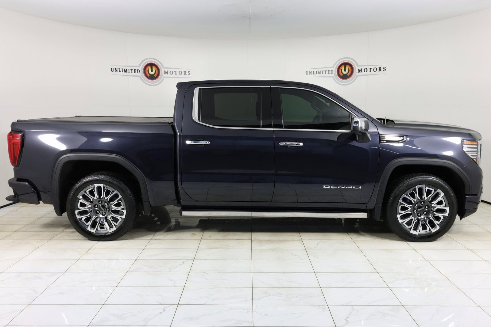 Used 2024 GMC Sierra 1500 Denali Ultimate image 2
