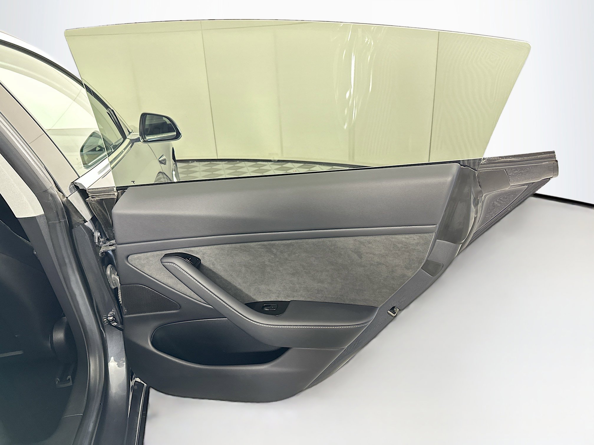 Used 2018 Tesla Model 3 Long Range RWD image 28