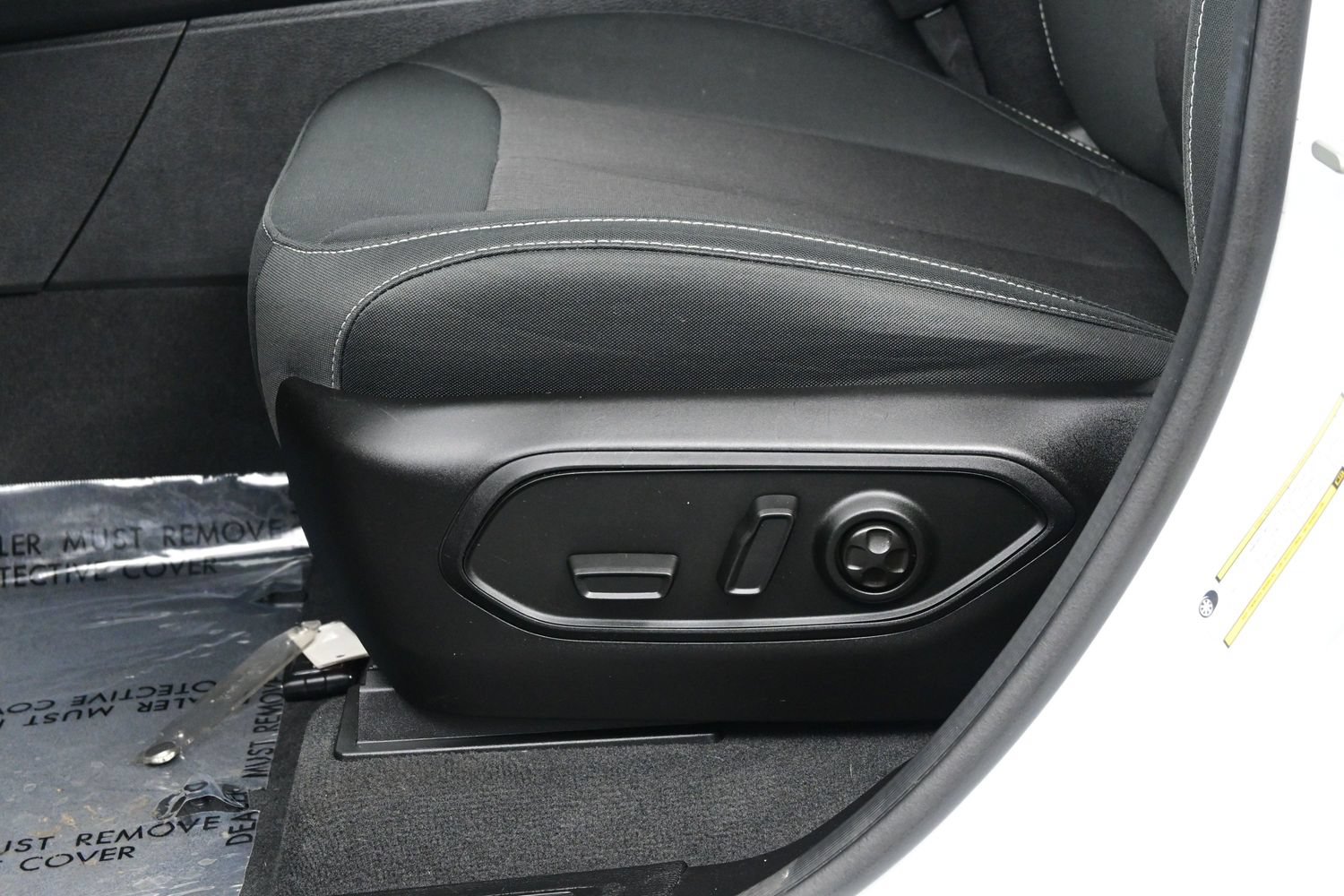Used 2023 Jeep Grand Cherokee Laredo AWD/4WD image 11