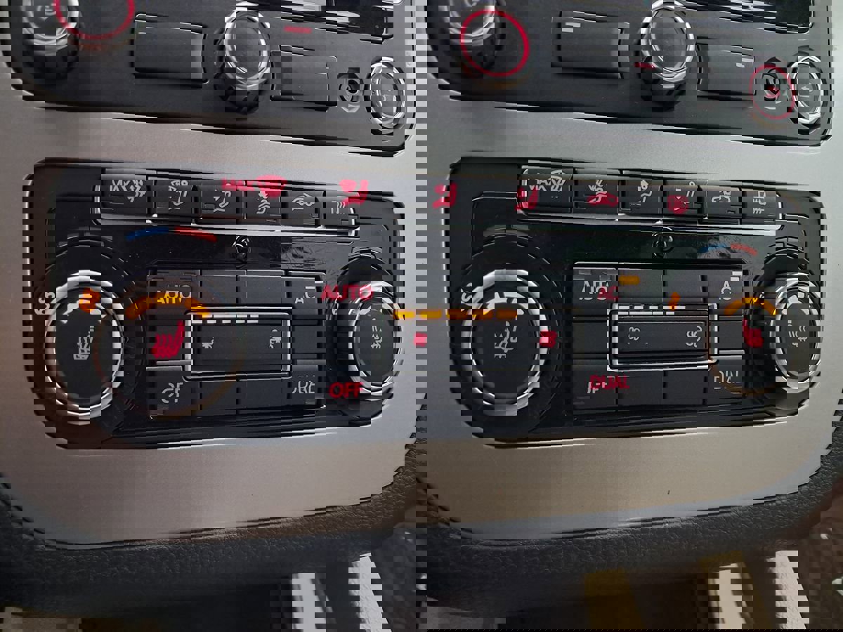 Used 2012 Volkswagen Eos Lux image 23