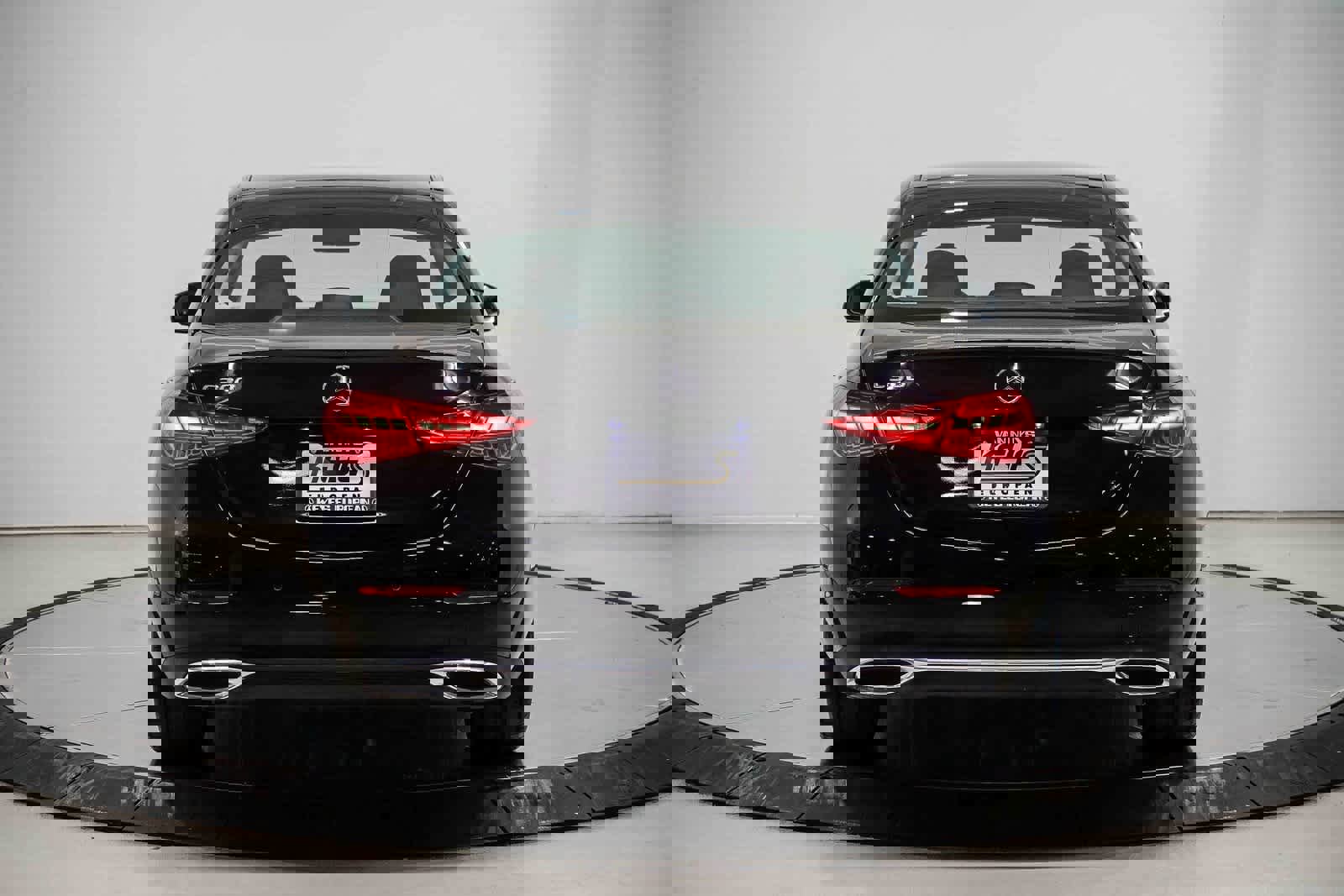 Used 2025 Mercedes-Benz C 300 Sedan image 3