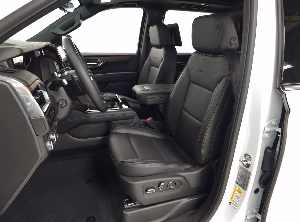 Used 2026 GMC Yukon Denali w/ Denali Reserve Package AWD/4WD image 19