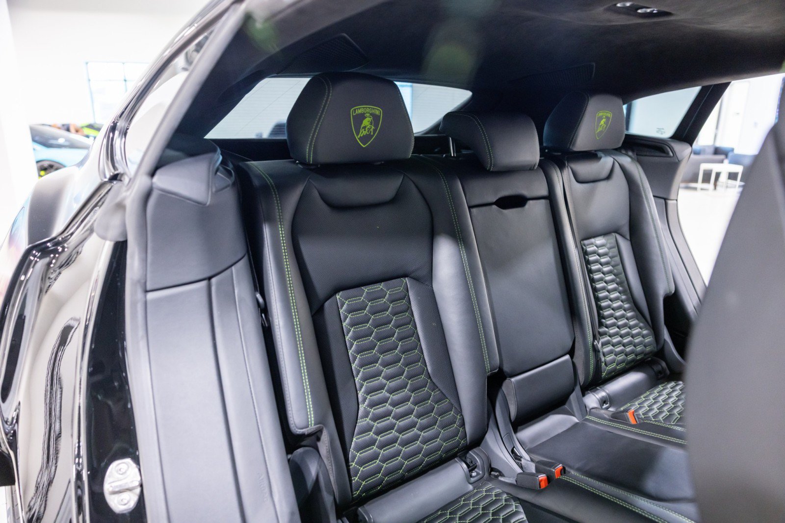 Used 2022 Lamborghini Urus AWD/4WD image 34