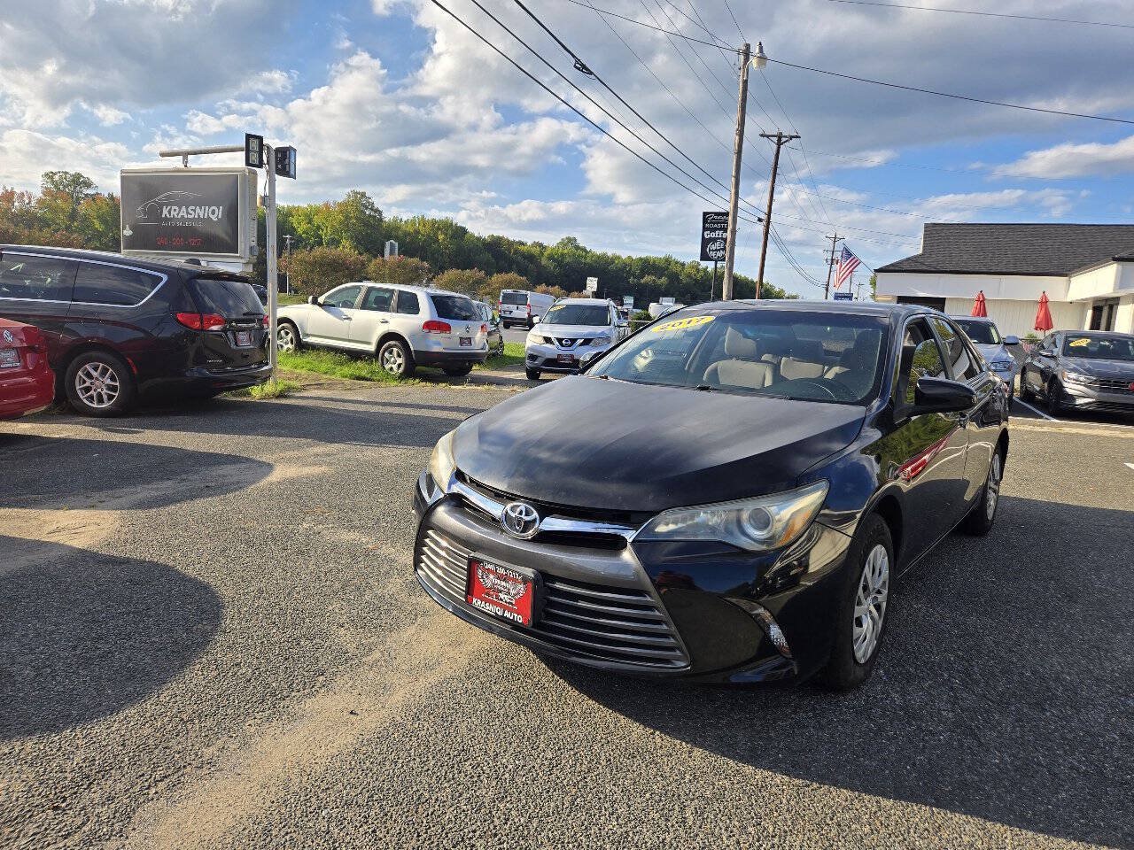 Used 2017 Toyota Camry LE FWD image 2