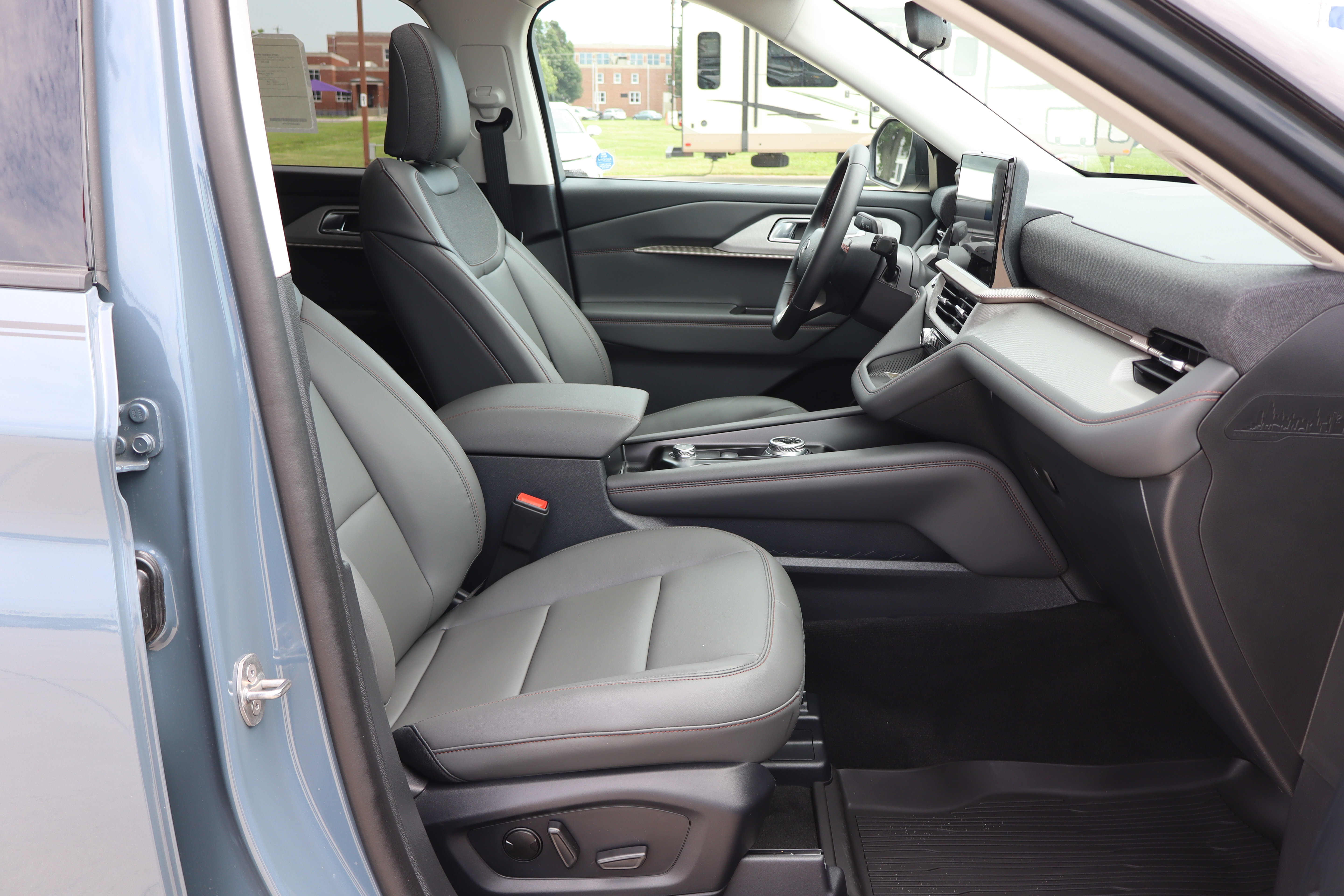 New 2026 Ford Explorer Active w/ Active Comfort Package AWD/4WD image 14