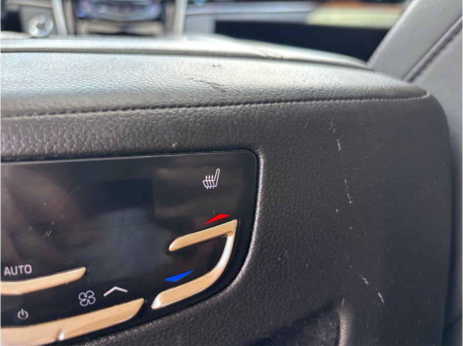 Used 2019 Cadillac Escalade Luxury w/ Escalade Sport Edition AWD/4WD image 42