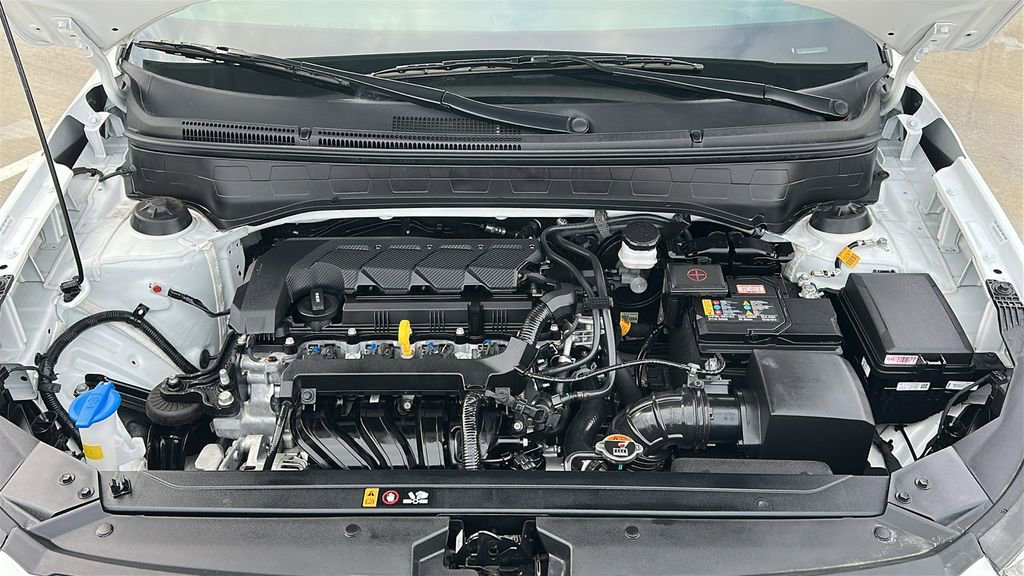 Certified 2025 Hyundai Venue SEL image 3