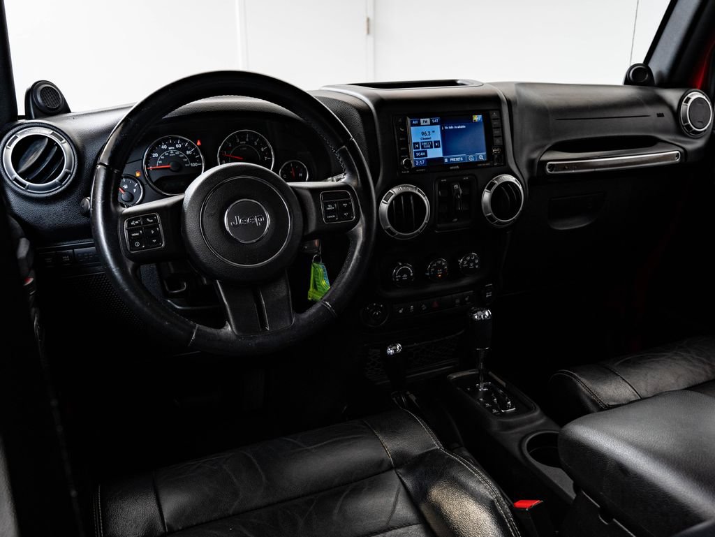 Used 2012 Jeep Wrangler Unlimited Rubicon w/ Dual Top Group AWD/4WD image 4